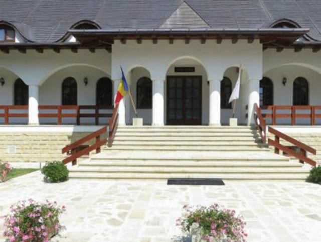 Centrul Eparhial Suceava funcționează după un nou program