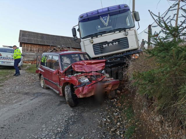 Cel de-al doilea autoturism şi camionul implicat în accident