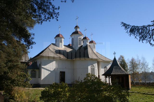 Biserica cu hramul „Sf. Arh. Mihail şi Gavril” din Poiana Stampei