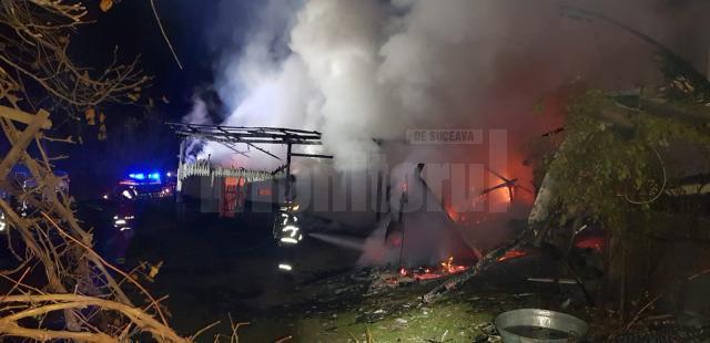 Un incendiu a distrus o gospodărie izolată din comuna Mălini