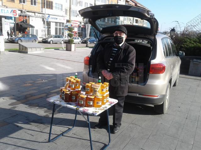 Un singur producator de miere de albine a expus sambata in piata volanta organizata in centrul orasului