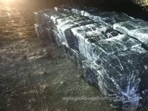 Aproape 5.000 de pachete de țigări de contrabandă, abandonate la Lupcina