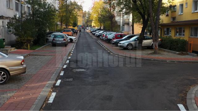 În cartierul George Enescu au fost amenajate 654 locuri de parcare rezidențiale, în special pe străzile Lazăr Vicol și Zorilor