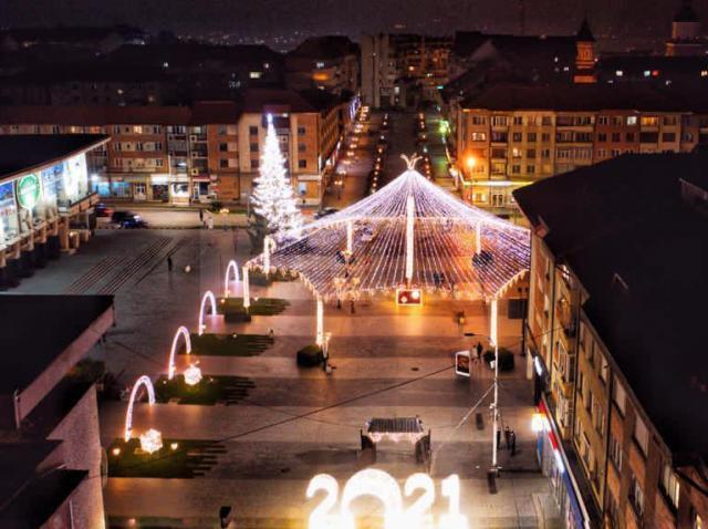 Municipiul Suceava, pregătit de sărbătorile de iarnă, cu mii de decorațiuni luminoase 2