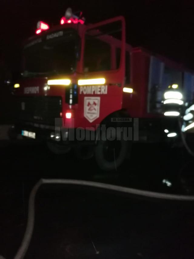 Incendiul a fost stins de pompierii de la Detașamentul Rădăuți, împreună cu lucrătorii Serviciului Voluntar pentru Situații de Urgență Volovăț