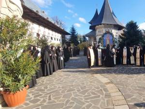 Racla cu moaștele Sfântului Ioan cel Nou de la Suceava a ajuns marți și la Mănăstirea Cămârzani