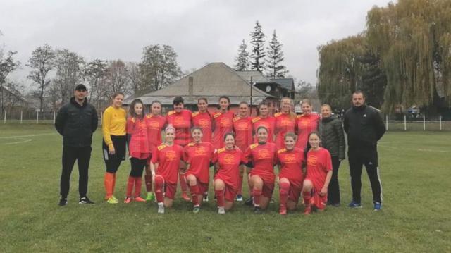 Fetele de la Colegiul „Nicu Gane” Fălticeni au început bine campionatul Ligii a II-a. Foto Alex Săvescu