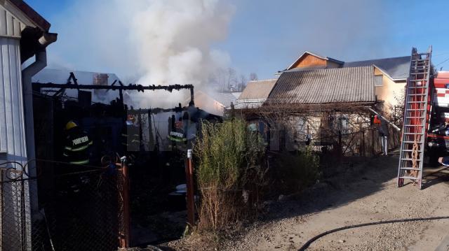 Incendiu la o magazie, propagat și la acoperișul unei case din cartierul Ițcani