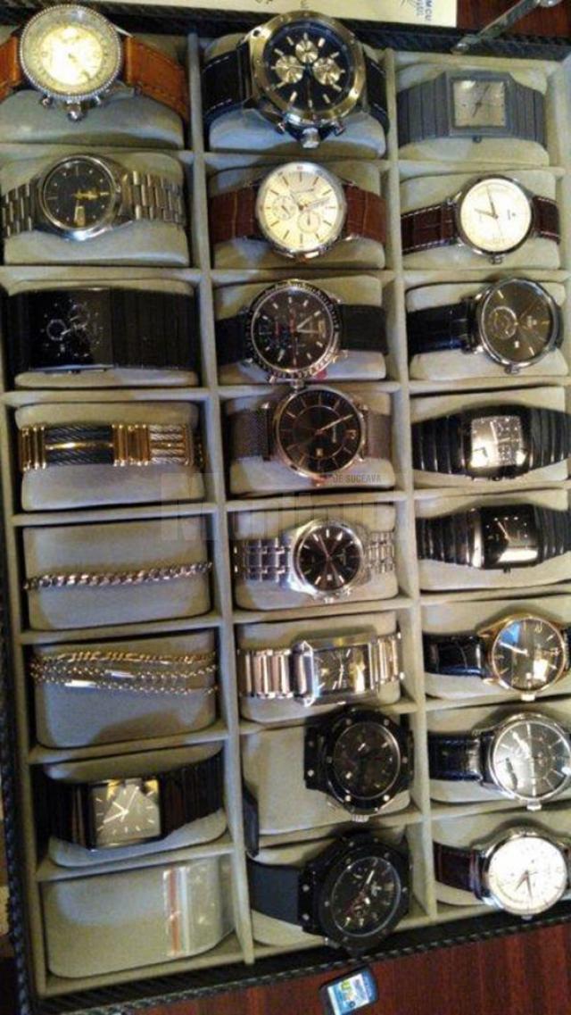 Ceasuri de lux şi bijuterii confiscate la percheziţii