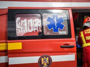 Pompierii paramedici SMURD i-au acordat femeii primul ajutor medical apoi au transportat-o la spital