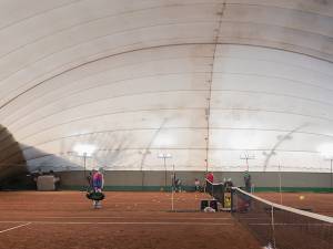 Primul teren de tenis acoperit, cu zgură, deschis 24 de ore din 24, timp de 12 luni pe an, deschis în Suceava