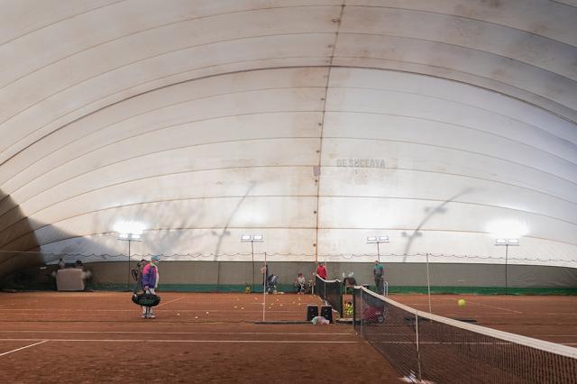 Primul teren de tenis acoperit, cu zgură, deschis 24 de ore din 24, timp de 12 luni pe an, deschis în Suceava