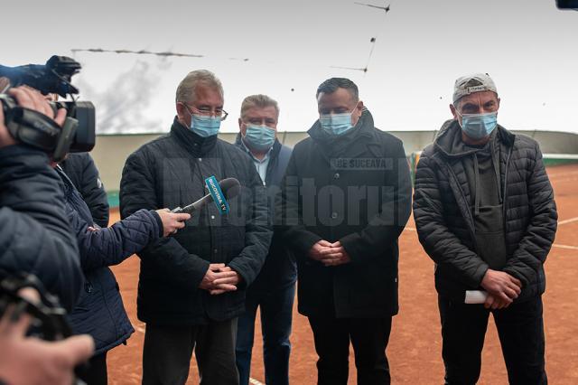 Primul teren de tenis cu zgură, acoperit, din Suceava, deschis non-stop. Foto: Ema MOTRESCU