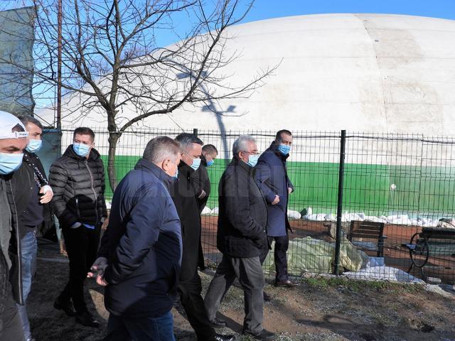 Primul teren de tenis cu zgură, acoperit, din Suceava, deschis non-stop. Foto: Ema MOTRESCU