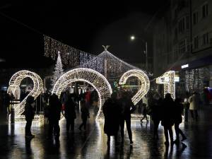 Luminile de sărbătoare din bradul de Crăciun și în centrul Sucevei, decorat feeric, cu mii și mii de luminițe 6