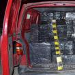 Țigări de contrabandă de aproape 80.000 de euro și un microbuz, capturate în zona de munte