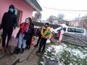 Zeci de oameni s-au alăturat acțiunilor umanitare inițiate de voluntarii Asociației Tinerilor Ortodocși Suceveni