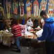 Voluntarii pregatesc cadouri in cadrul Bisericii  din Dolhasca