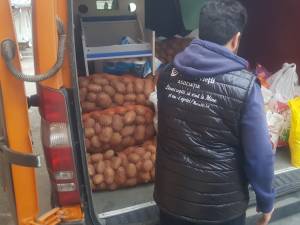 „Îmbracă un copil de sărbători”, campanie susținută de comunitatea din Păltiniș, comuna Panaci