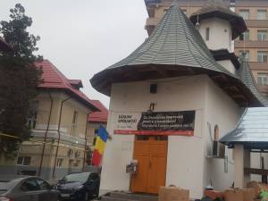 „Îmbracă un copil de sărbători”, campanie susținută de comunitatea din Păltiniș, comuna Panaci