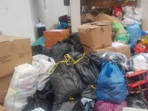 „Îmbracă un copil de sărbători”, campanie susținută de comunitatea din Păltiniș, comuna Panaci