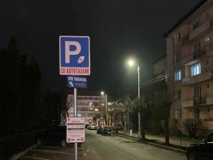 Locurile de parcare de pe străzile din zona Tribunalului devin cu plată