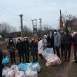 60 de familii necăjite au primit, în prag de sărbători, pachete cu alimente din partea voluntarilor ATOS