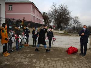 Primăria Liteni a oferit peste 800 de cadouri de crăciun pentru copiii din oraş