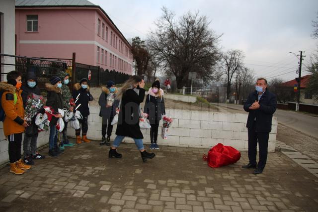 Primăria Liteni a oferit peste 800 de cadouri de crăciun pentru copiii din oraş