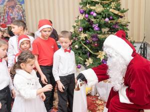 Copiii de la Așezământul „Sf. Leontie” din Rădăuți au pregătit 2.000 de pachete pentru copii și vârstnici nevoiași