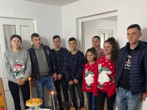 Mai mulți frați s-au mutat de Crăciun în casă nouă, după un lung șir de suferințe
