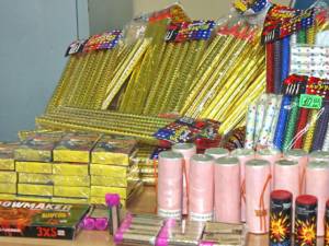 Aproape 4.000 de petarde și artificii confiscate de polițiști în ajunul Anului Nou