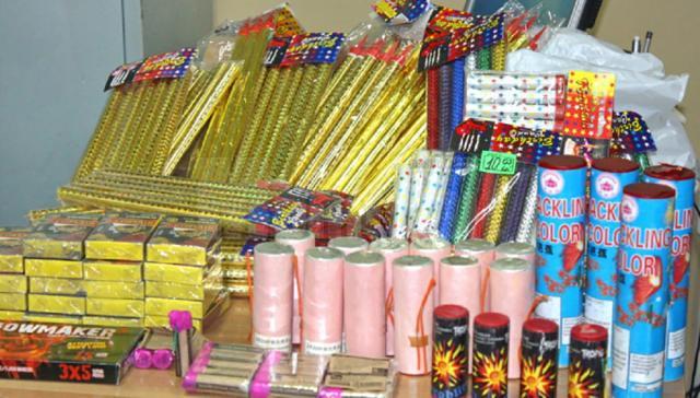Aproape 4.000 de petarde și artificii confiscate de polițiști în ajunul Anului Nou