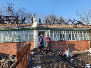 O familie din Baineț a rămas fără acoperiș deasupra capului și are nevoie de ajutor pentru refacerea locuinței