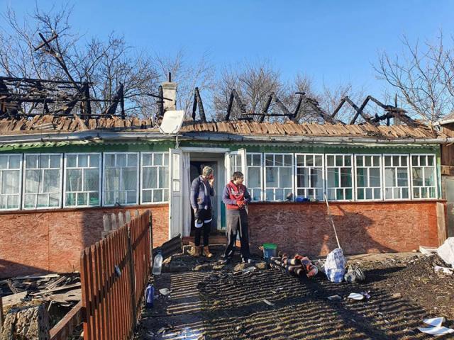 O familie din Baineț  a rămas fără acoperiș deasupra capului și are nevoie de ajutor pentru refacerea locuinței