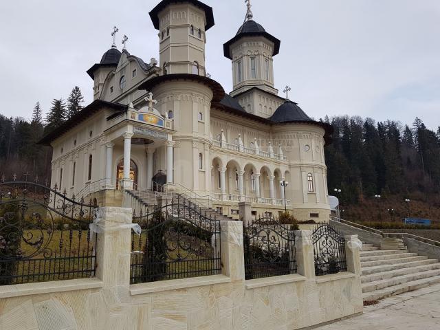 Sediul Mitropoliei Bisericii Ortodoxe de Stil Vechi din România este la Mănăstirea Slătioara