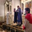 Aseară, în Ajun de Crăciun, la biserica Sf. Cruce din centrul municipiului Suceava, a fost oficiată slujba religioasă
