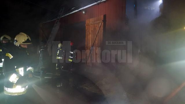 Incendiu puternic, în toiul nopții, la Cornu Luncii