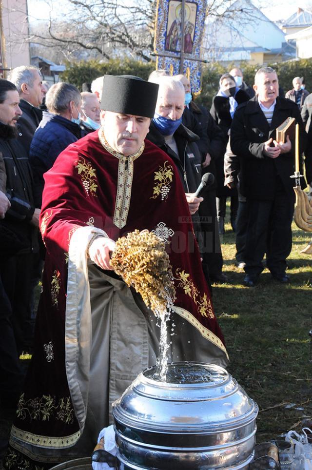 Sfințirea apei de Bobotează la Biserica „Sf. Gheorghe” din Bosanci