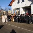 Preotul, pompierii voluntari și credincioșii din Bosanci, în procesiune de sfințire prin comună