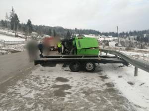 Microbuzul tracta o autoplatformă