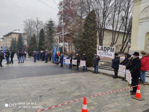 Polițiști de frontieră și militari în rezervă au protestat față de înghețarea salariilor și a pensiilor
