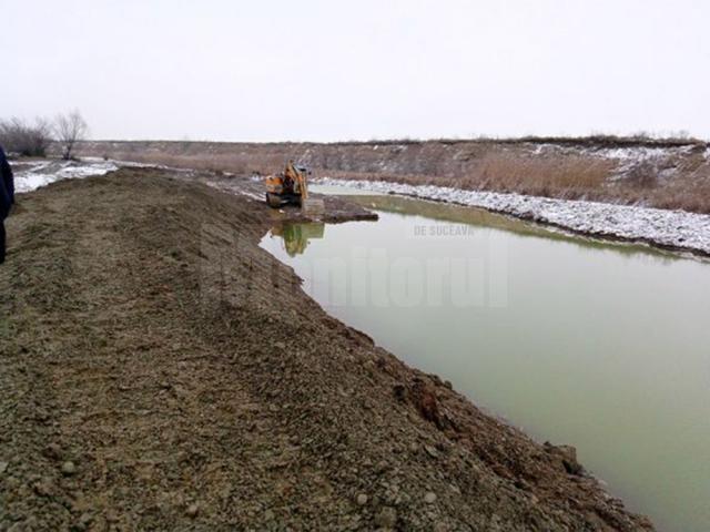 Primăria Verești, amendată pentru depozitare neconformă a deșeurilor, în urma controlului din albia râului Siret
