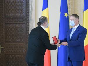 Caricaturistul Mihai Pînzaru-PIM a primit din partea președintelui României Ordinul Național „Pentru Merit” în grad de Ofițer