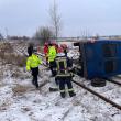 Microbuz răsturnat pe calea ferată spre Putna