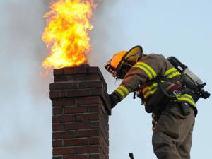 Pompierii suceveni au intervenit pentru stingerea a opt incendii în numai 24 de ore