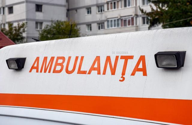 Pasagerul rănit a fost transportat cu ambulanța la Spitalul Județean Suceava