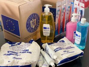 Persoanele în dificultate din municipiul Fălticeni primesc pachete cu produse de igienă