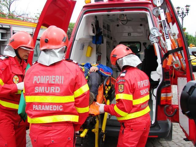 Cele doua femei au fost preluate de ambulante si transportate la spital