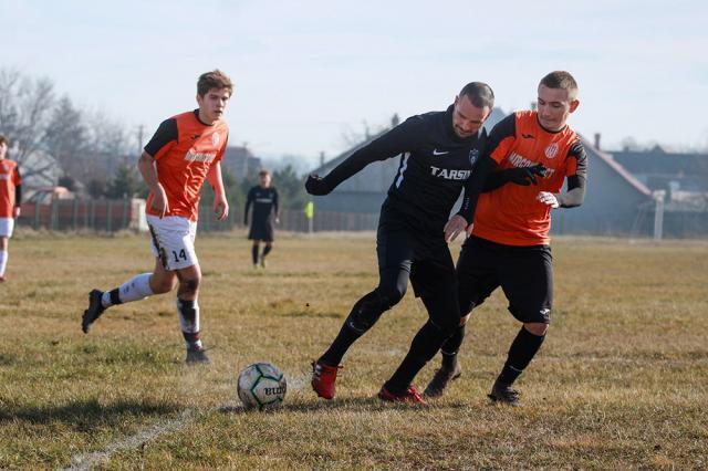 Antrenorul-jucător Iulian Ionesi a marcat două goluri în amicalul cu Juniorul Suceava. Foto Cristian Plosceac